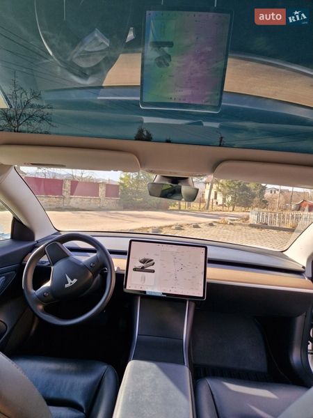 Седан Tesla Model 3 2020 в Долине