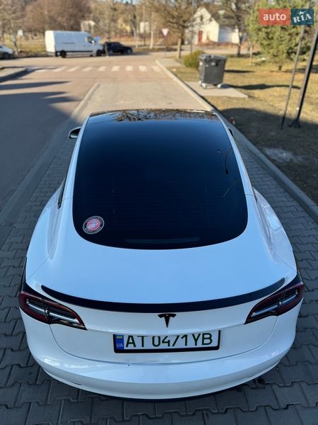 Седан Tesla Model 3 2023 в Калуші