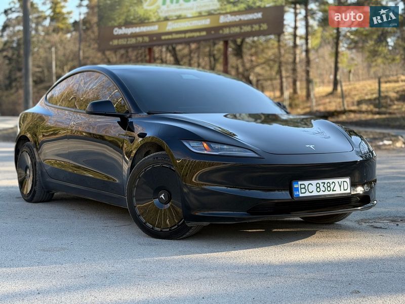 Седан Tesla Model 3 2025 в Трускавці