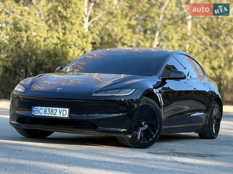 Седан Tesla Model 3 2025 в Трускавці