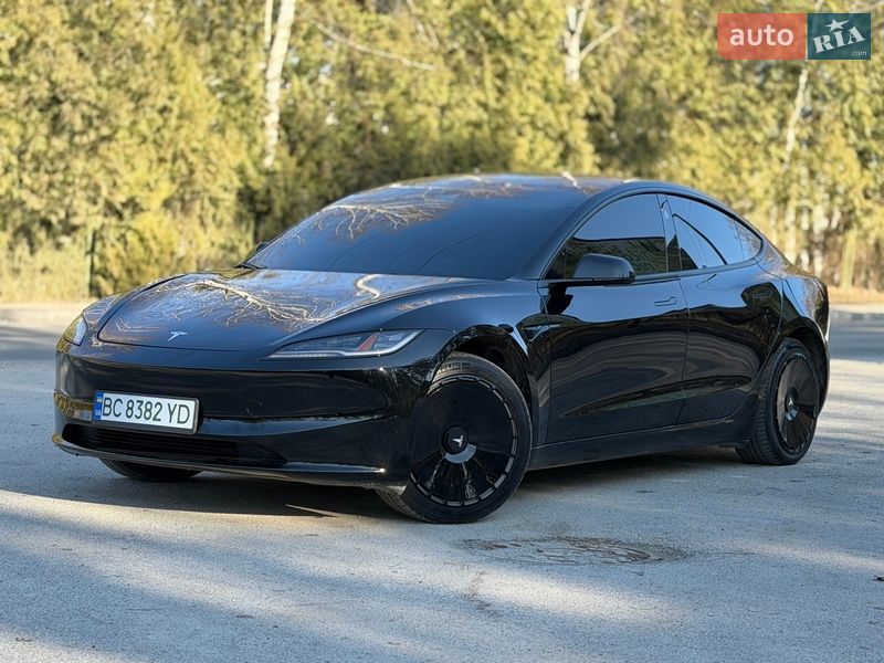 Седан Tesla Model 3 2025 в Трускавці