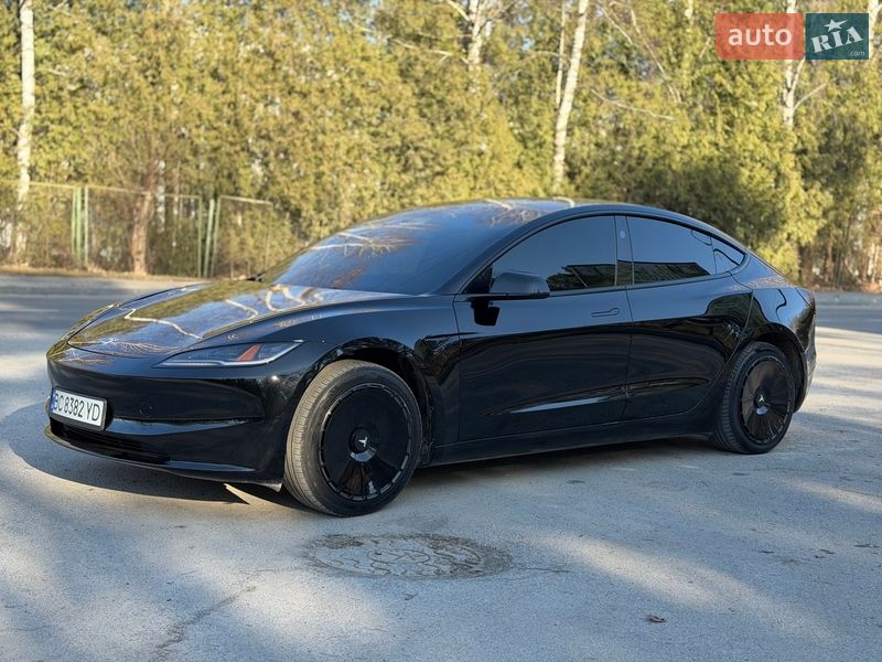 Седан Tesla Model 3 2025 в Трускавці