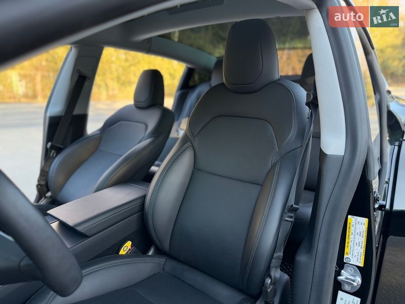 Седан Tesla Model 3 2025 в Трускавці