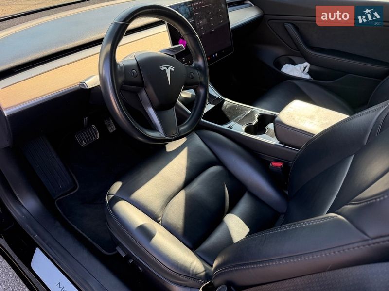 Седан Tesla Model 3 2018 в Ровно