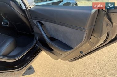 Седан Tesla Model 3 2018 в Ровно