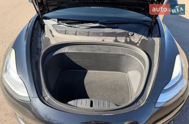 Седан Tesla Model 3 2018 в Ровно