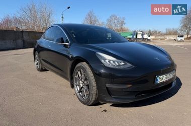 Седан Tesla Model 3 2018 в Ровно