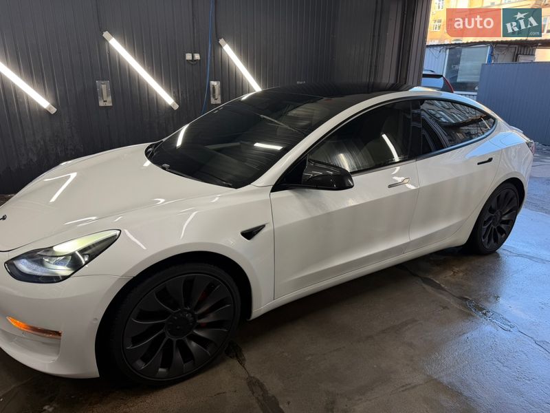 Седан Tesla Model 3 2021 в Києві
