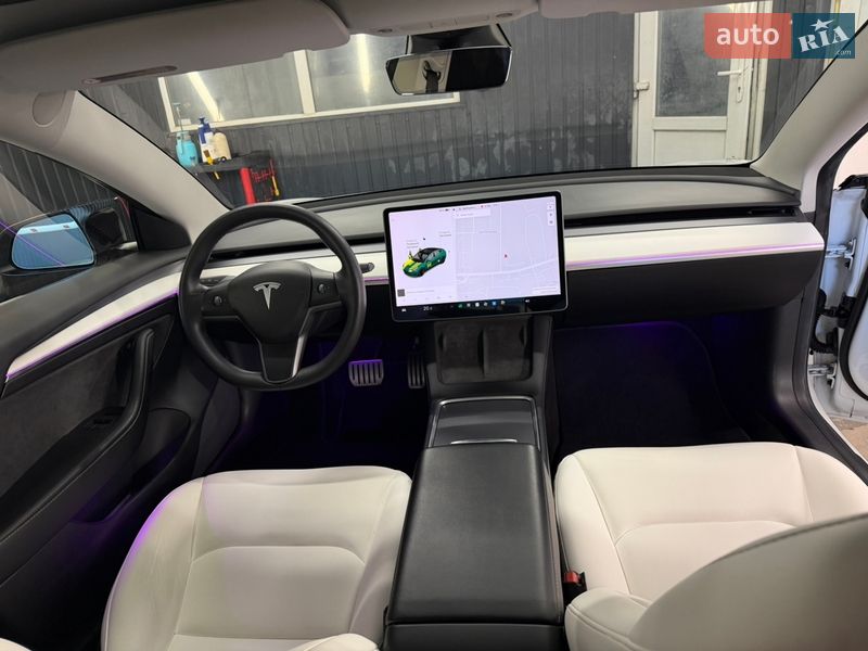 Седан Tesla Model 3 2021 в Києві
