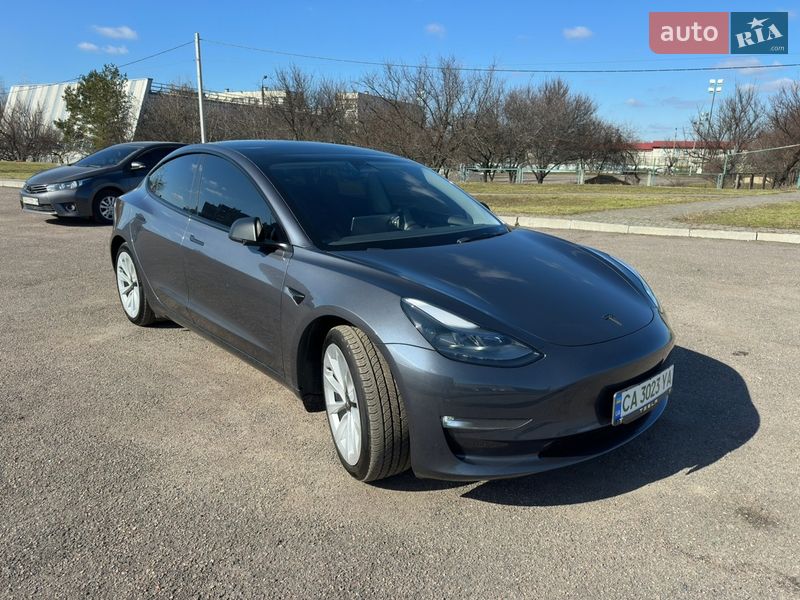 Седан Tesla Model 3 2023 в Черкассах