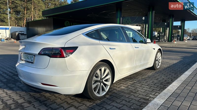 Седан Tesla Model 3 2018 в Києві