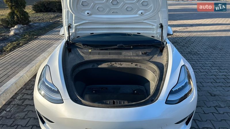 Седан Tesla Model 3 2018 в Києві