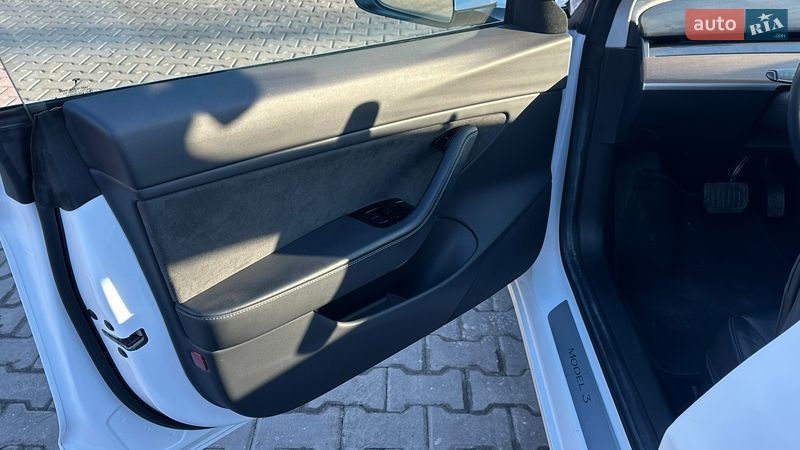 Седан Tesla Model 3 2018 в Києві