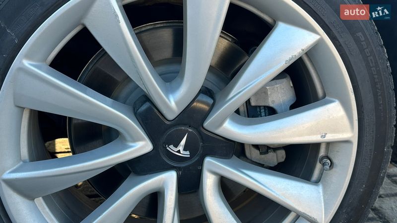 Седан Tesla Model 3 2018 в Києві