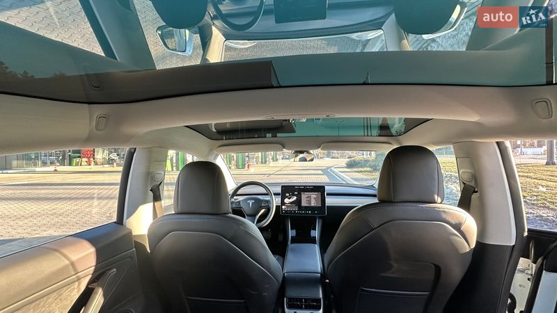 Седан Tesla Model 3 2018 в Києві