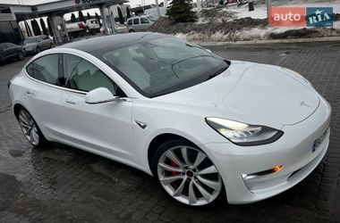 Седан Tesla Model 3 2018 в Львові