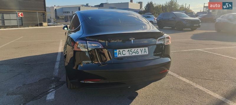 Седан Tesla Model 3 2018 в Львові