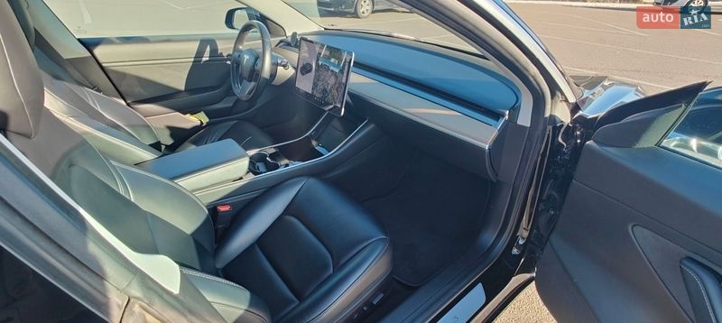 Седан Tesla Model 3 2018 в Львові
