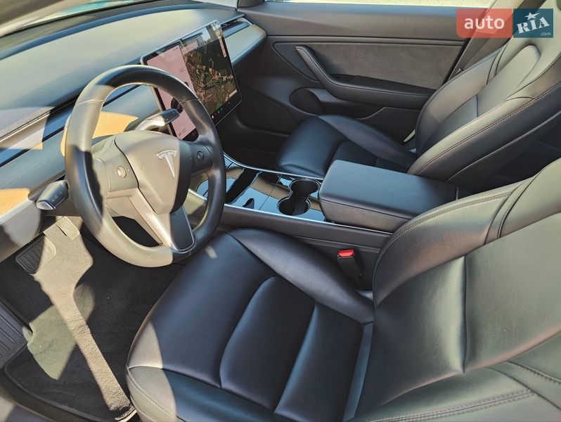 Седан Tesla Model 3 2018 в Львові
