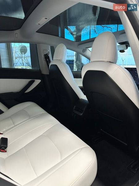 Седан Tesla Model 3 2018 в Одесі