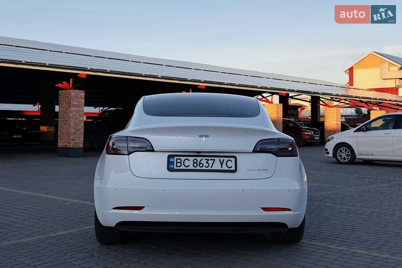 Седан Tesla Model 3 2020 в Львове