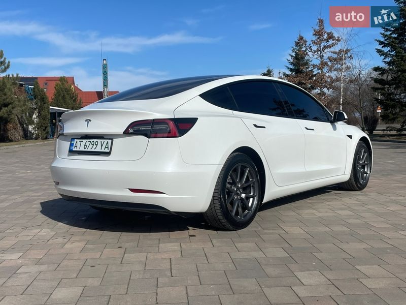 Седан Tesla Model 3 2022 в Івано-Франківську