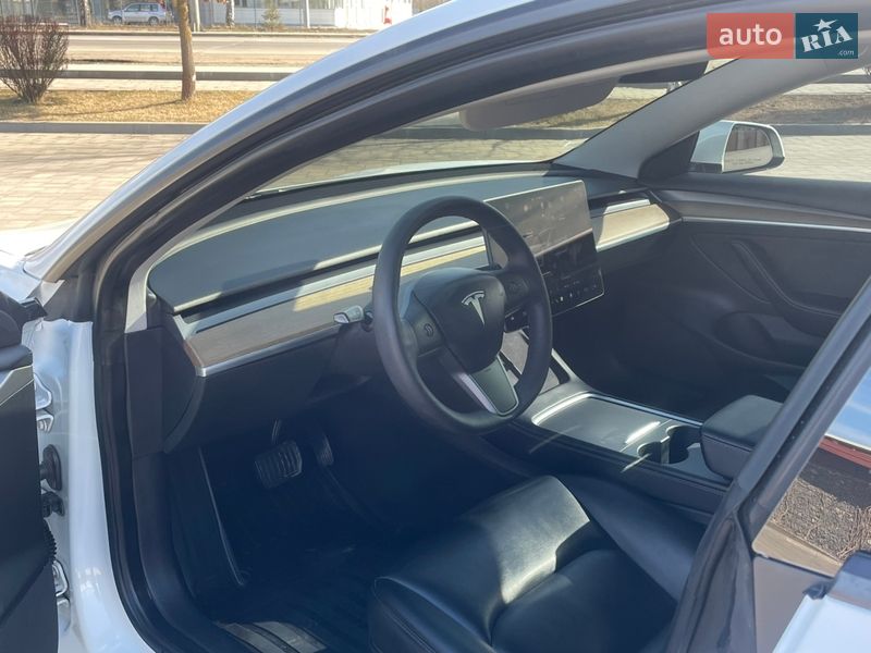 Седан Tesla Model 3 2022 в Івано-Франківську