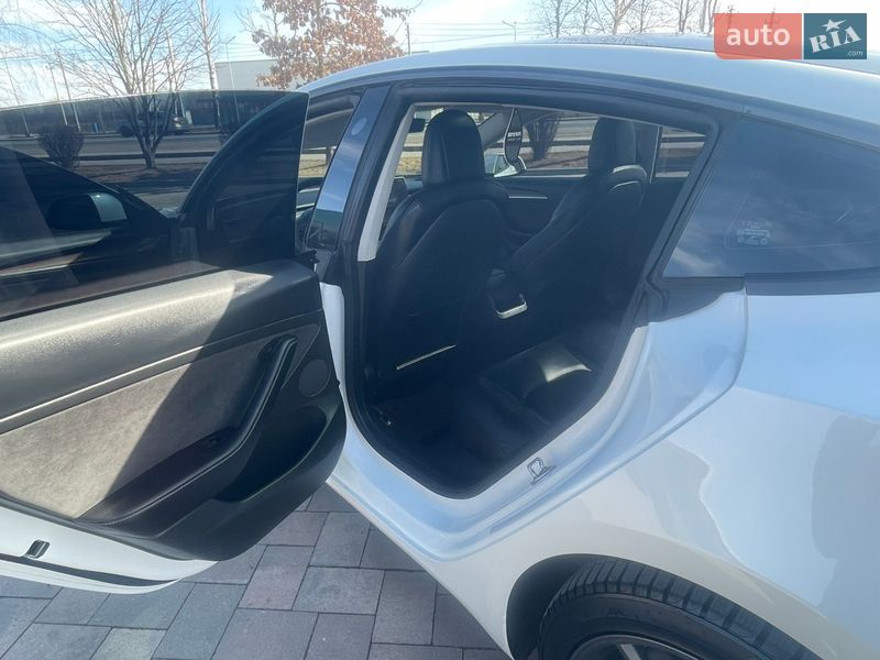 Седан Tesla Model 3 2022 в Івано-Франківську