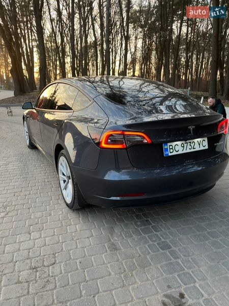 Седан Tesla Model 3 2023 в Львові
