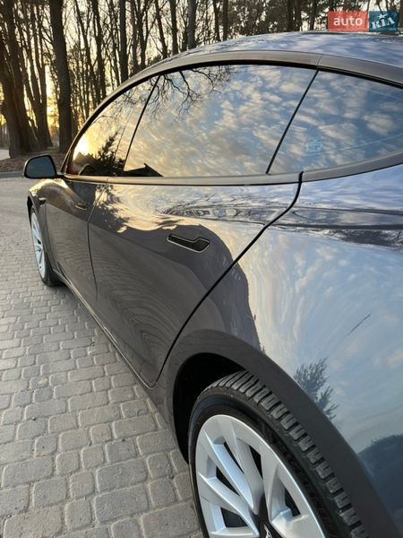 Седан Tesla Model 3 2023 в Львові