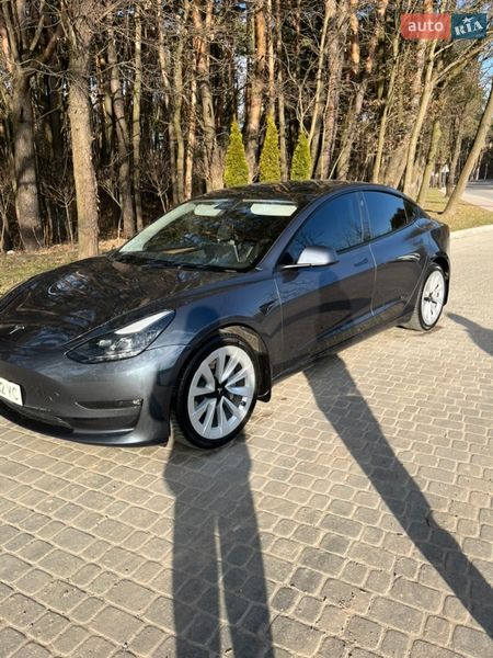 Седан Tesla Model 3 2023 в Львові