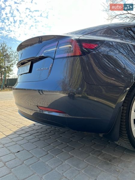 Седан Tesla Model 3 2023 в Львові