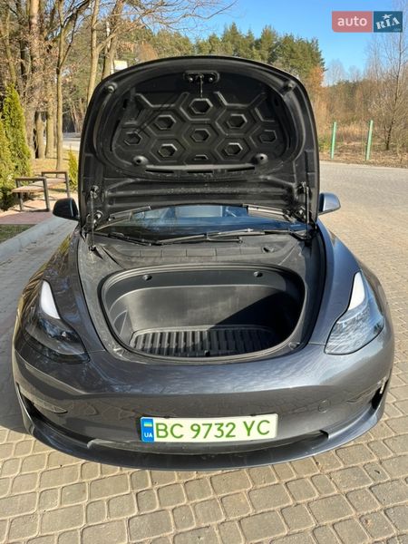 Седан Tesla Model 3 2023 в Львові