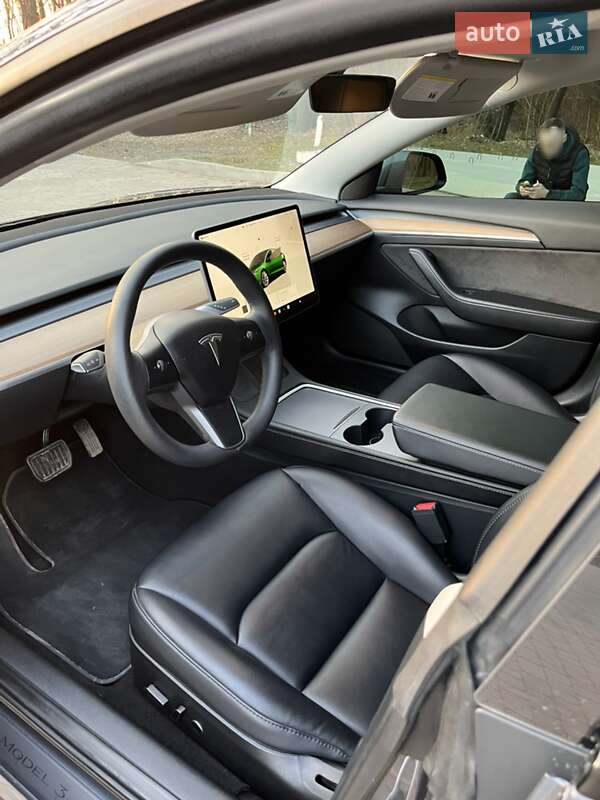 Седан Tesla Model 3 2023 в Львові