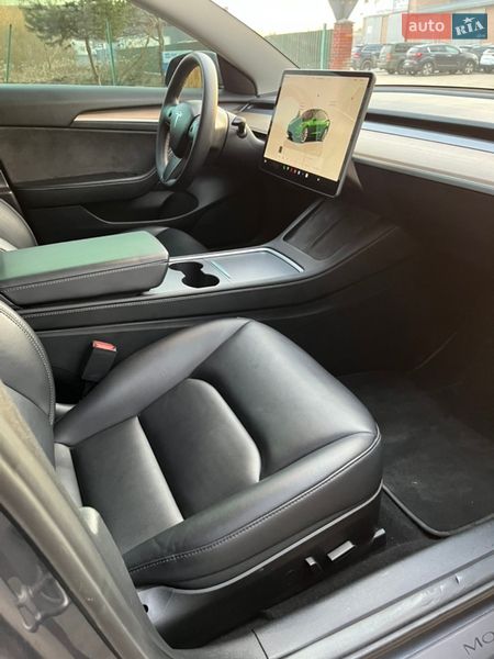 Седан Tesla Model 3 2023 в Львові