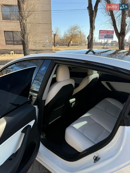 Седан Tesla Model 3 2019 в Кривому Розі