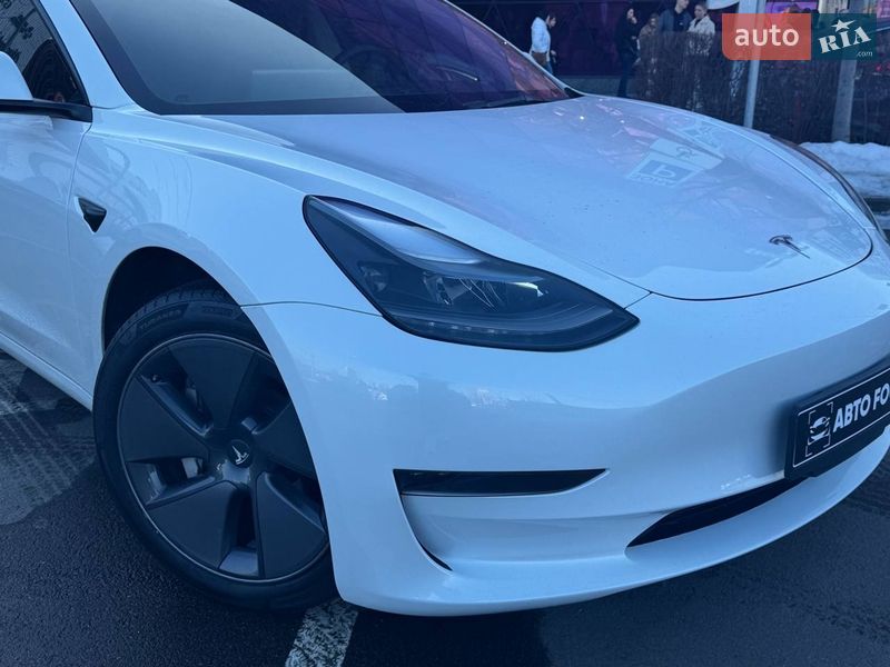 Седан Tesla Model 3 2022 в Киеве