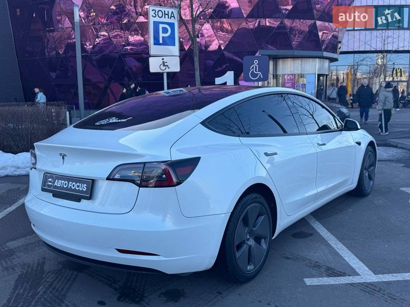 Седан Tesla Model 3 2022 в Киеве