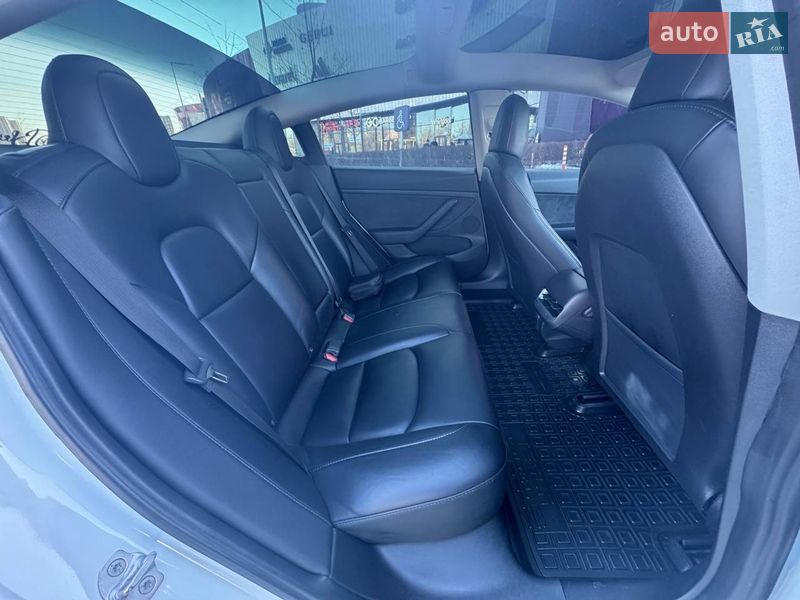 Седан Tesla Model 3 2022 в Киеве