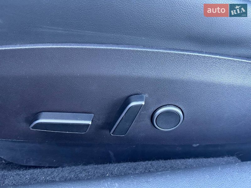 Седан Tesla Model 3 2022 в Киеве