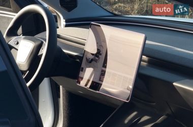 Седан Tesla Model 3 2024 в Снятине