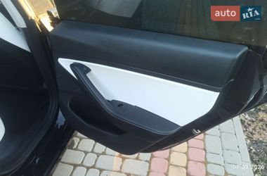 Седан Tesla Model 3 2021 в Виннице