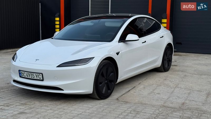 Седан Tesla Model 3 2024 в Самборе