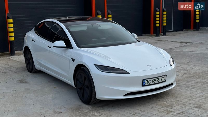 Седан Tesla Model 3 2024 в Самборе