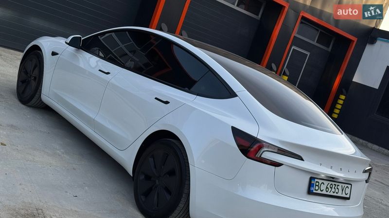 Седан Tesla Model 3 2024 в Самборе
