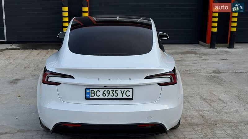 Седан Tesla Model 3 2024 в Самборе