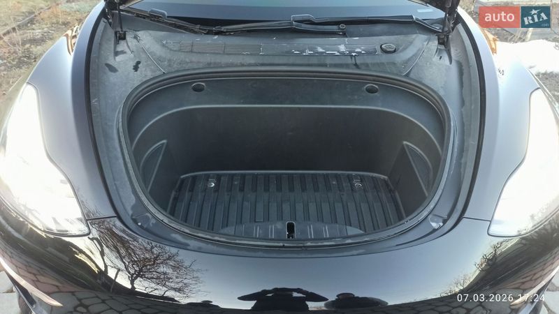 Седан Tesla Model 3 2021 в Виннице