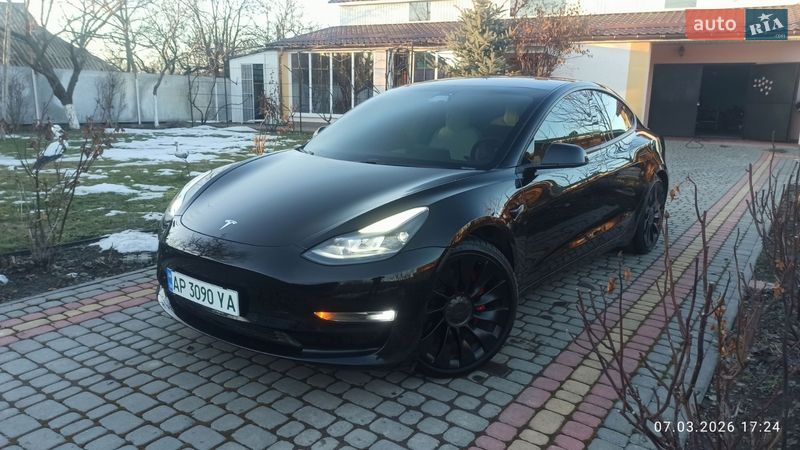 Седан Tesla Model 3 2021 в Виннице