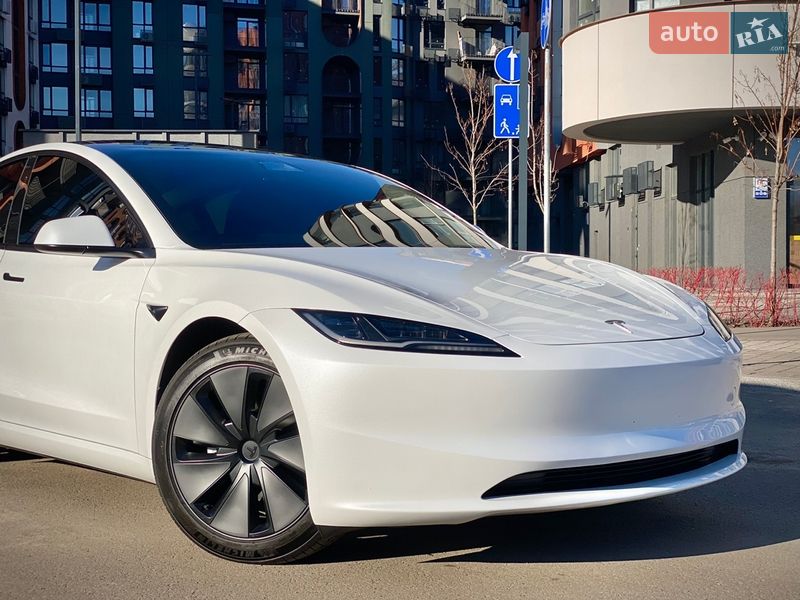 Седан Tesla Model 3 2024 в Киеве
