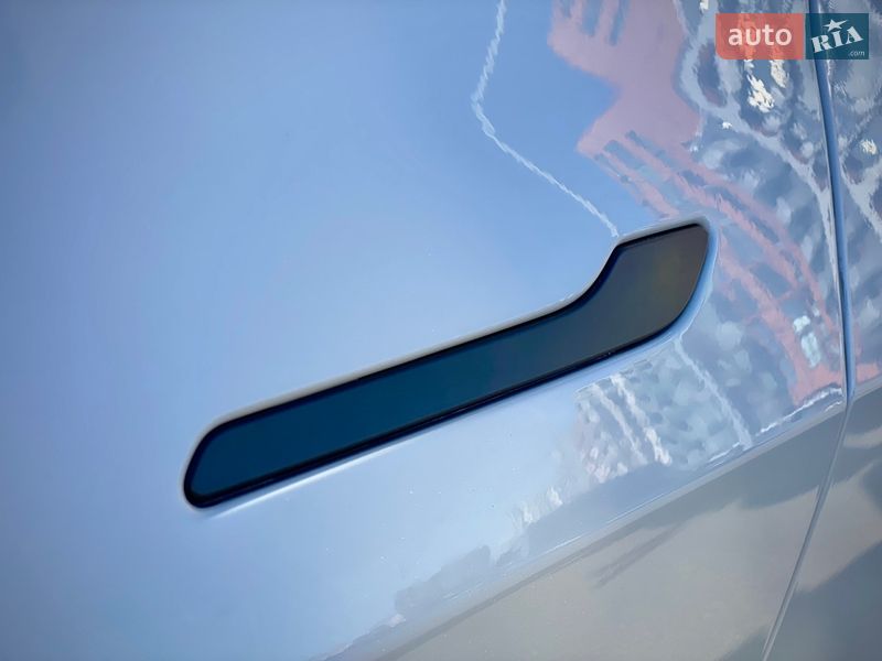 Седан Tesla Model 3 2024 в Киеве